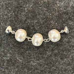 Maria Nicola triple shell pearl feature connector